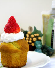 【抹茶あまざけ】甘酒マフィン ホイップクリーム＆苺のせ